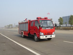 3台消防车顺利交车阳新县公安消防大队