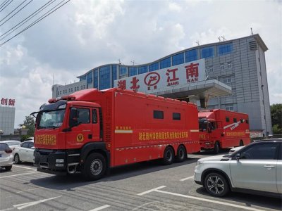 湖北江南宿营车、餐饮保障车驰援河南