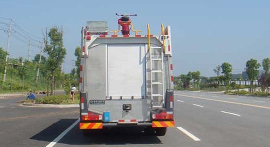 重汽豪沃8吨水罐消防车（国五）