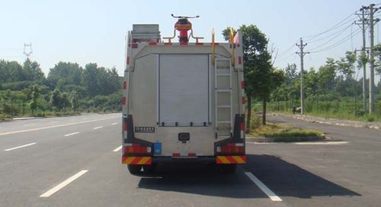 豪沃8吨泡沫消防车（国五）