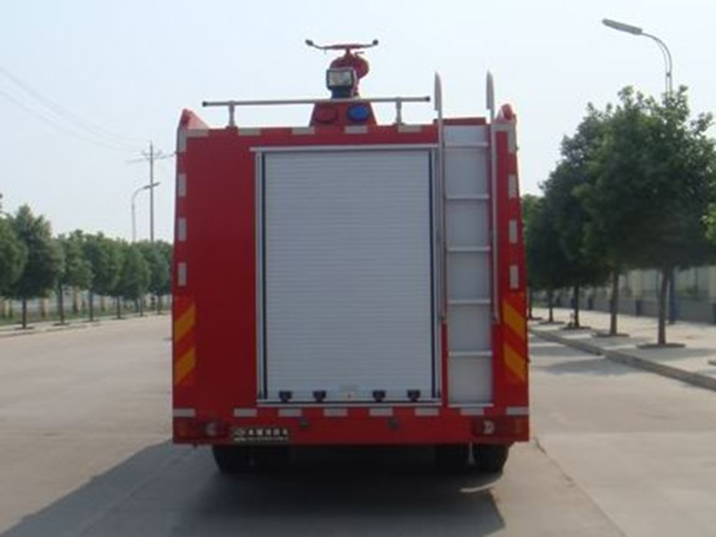 东风6.7吨水罐消防车