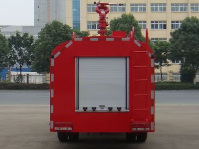 东风多利卡6吨消防洒水车