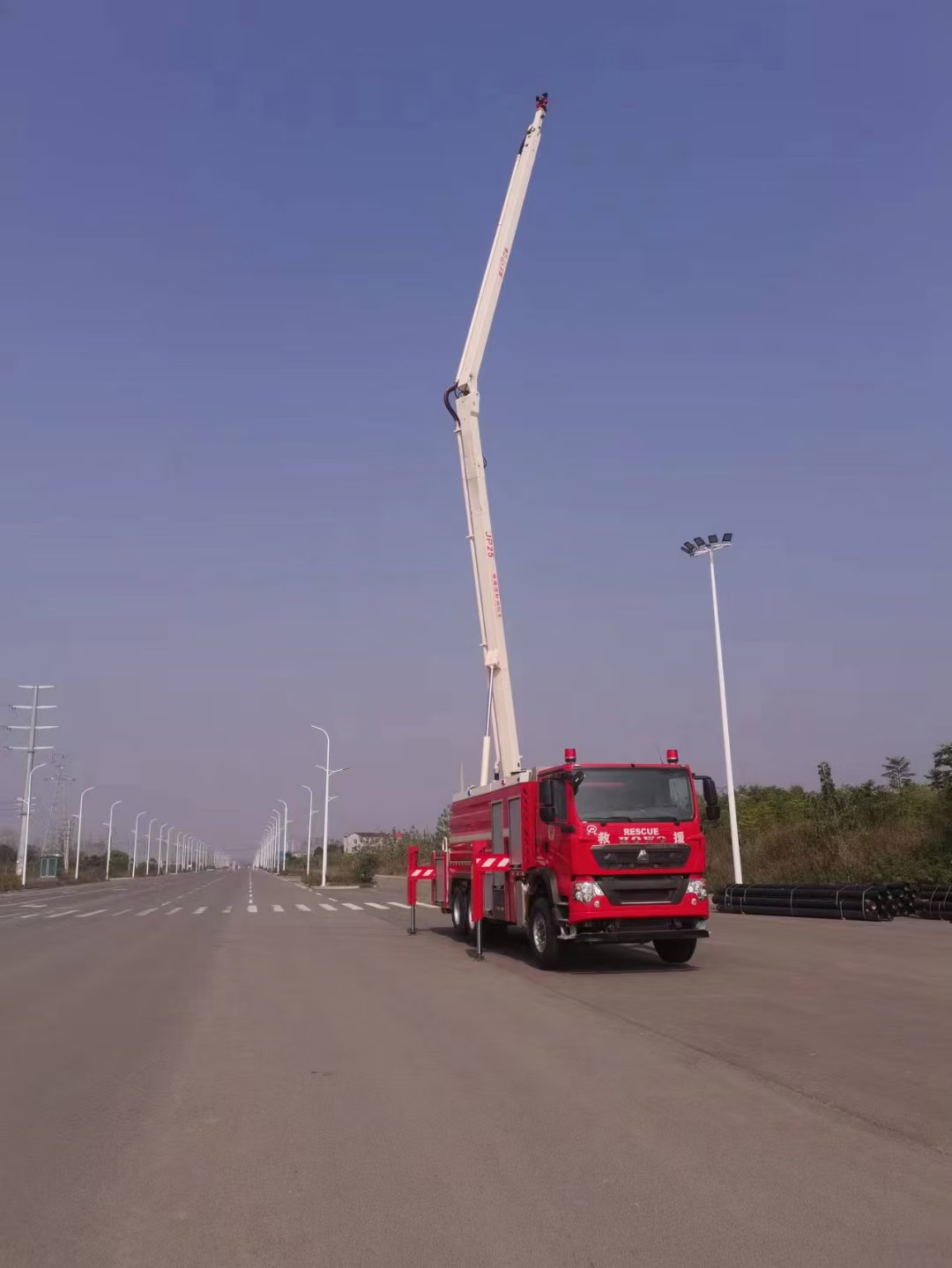 重汽32米举高喷射消防车